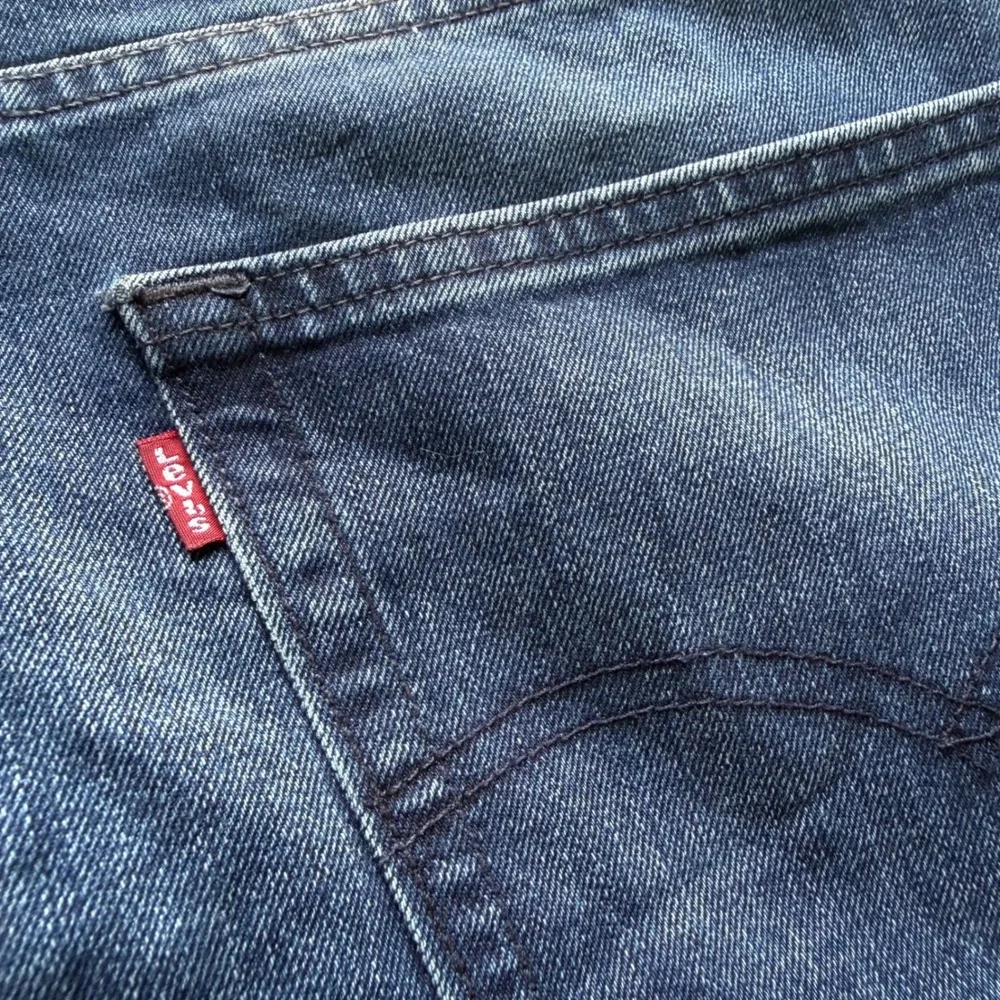 Levis 550 Relaxed Fit Dark Wash Indigo Denim Jeans Mens 48x30 Holiday Casual
